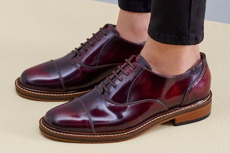 Tips Merawat Sepatu Sesuai Bahan Saat Musim Hujan