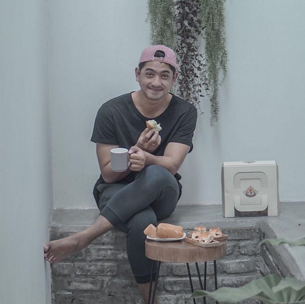 instagram.com/arya.saloka
