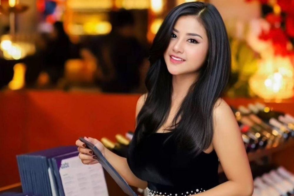 instagram.com/taniaayusiregarofficial