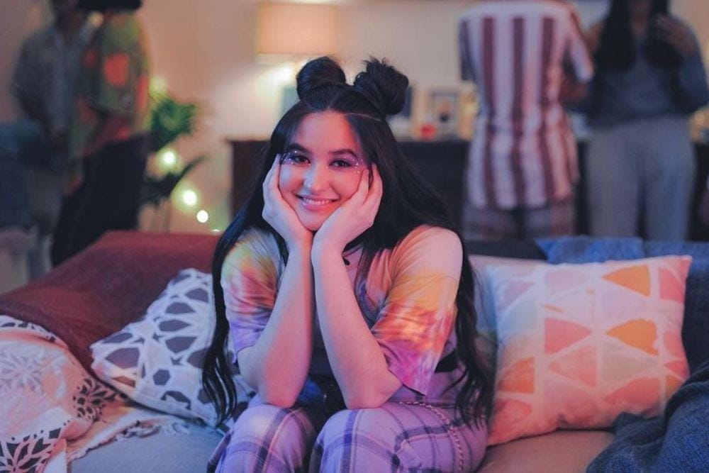 instagram.com/stephaniepoetri