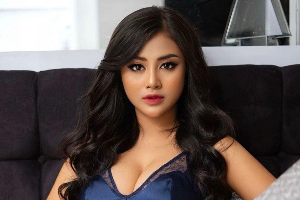 instagram.com/taniaayusiregarofficial