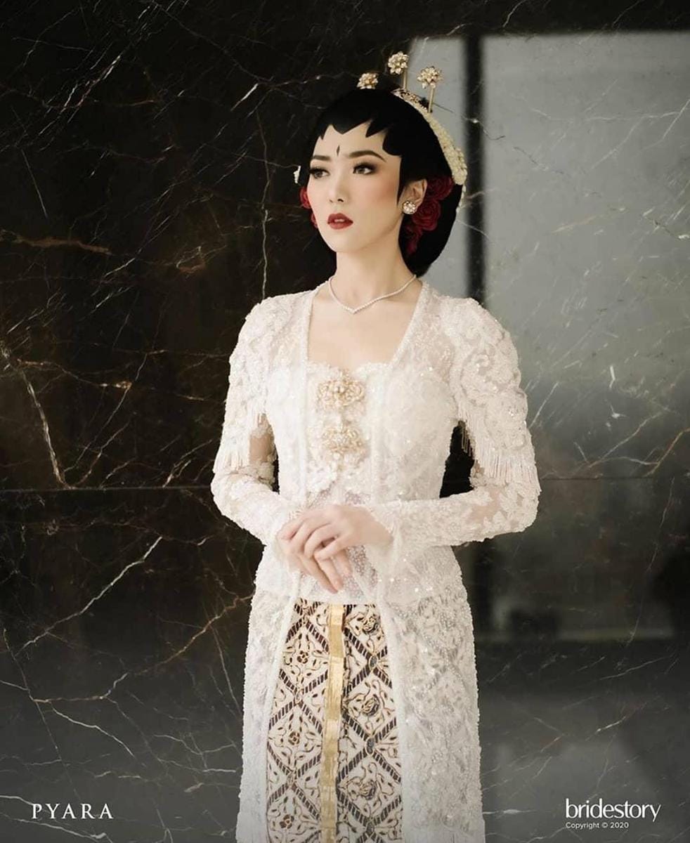 Instagram.com/isyanasarasvati