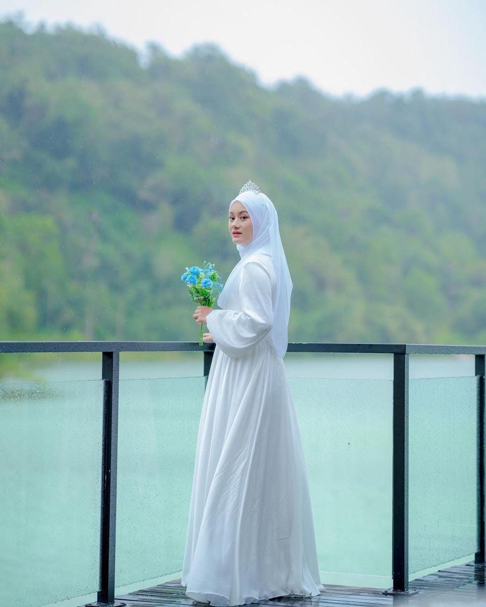 instagram.com/dindahw