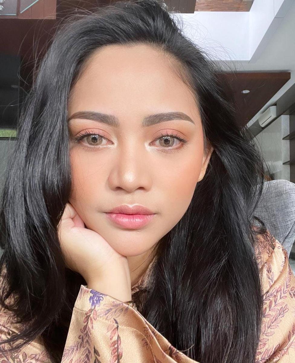Instagram.com/rachelvennya