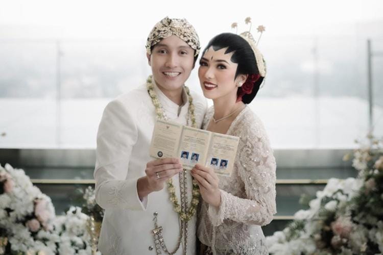 Instagram.com/isyanasarasvati