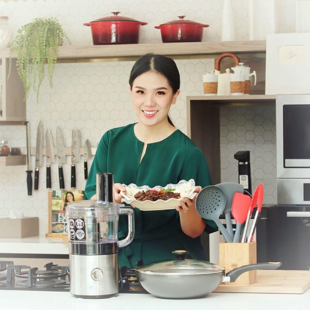 Instagram.com/devinahermawan