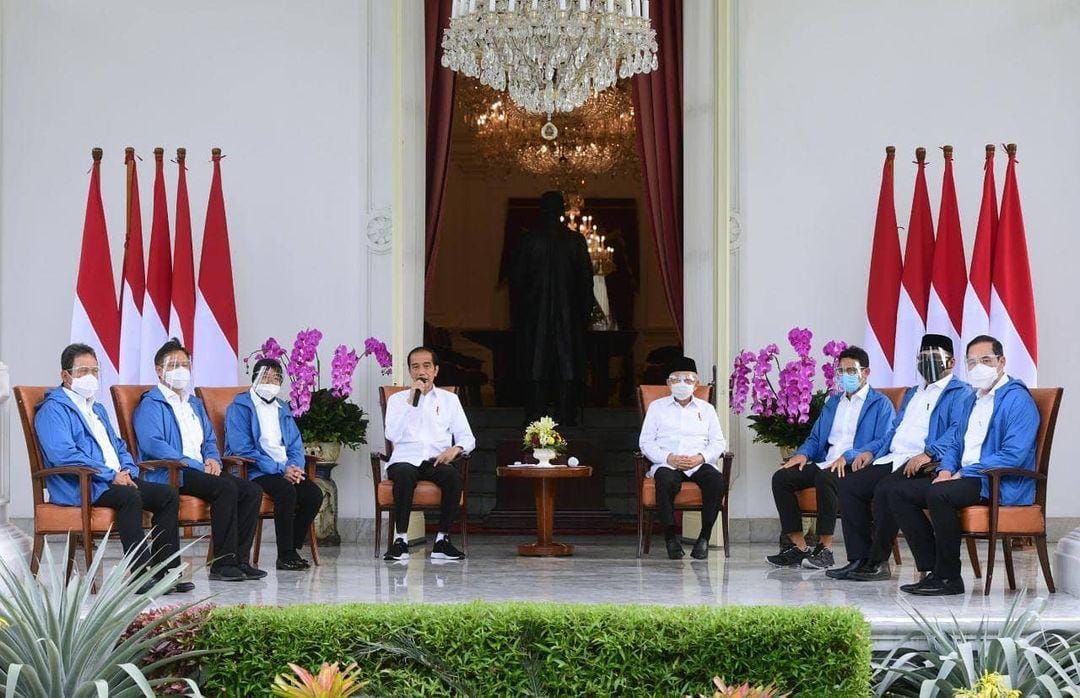 Bocoran Brand dan Makna Jaket yang Dipakai Menteri Baru Jokowi