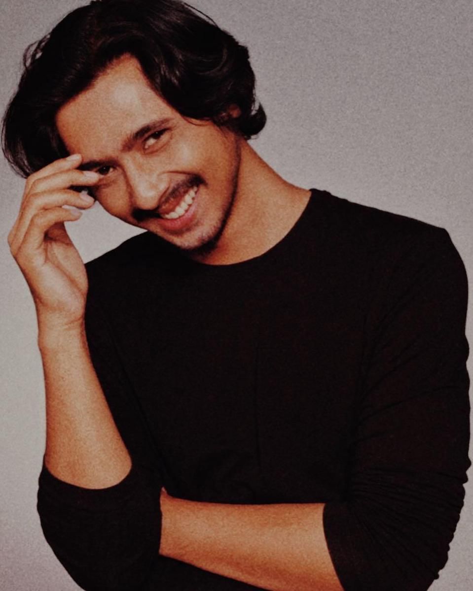 instagram.com/arya.saloka/