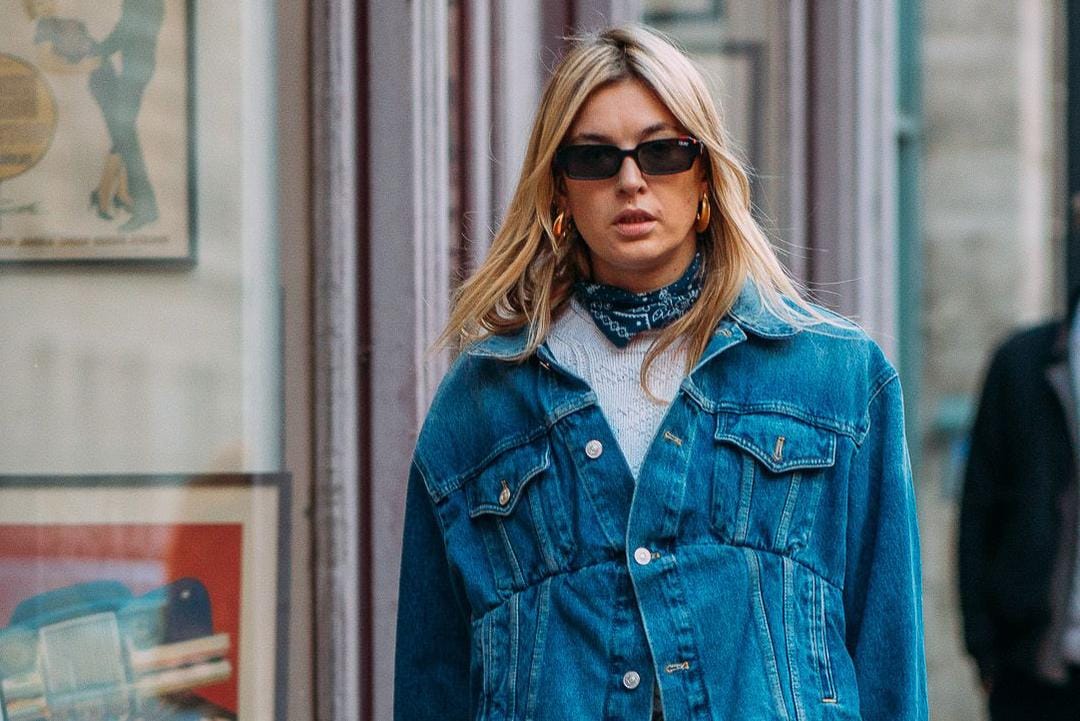 Gampang dikombinasikan! Intip Inspirasi Street Style Pakai Denim