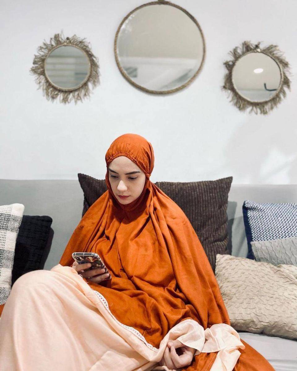Instagram.com/putriannesaloka