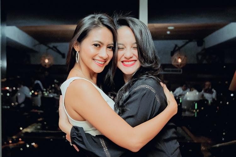 10 Kakak Adik Artis Ini Sering Dikira Kembar, Bak Pinang Dibelah Dua!