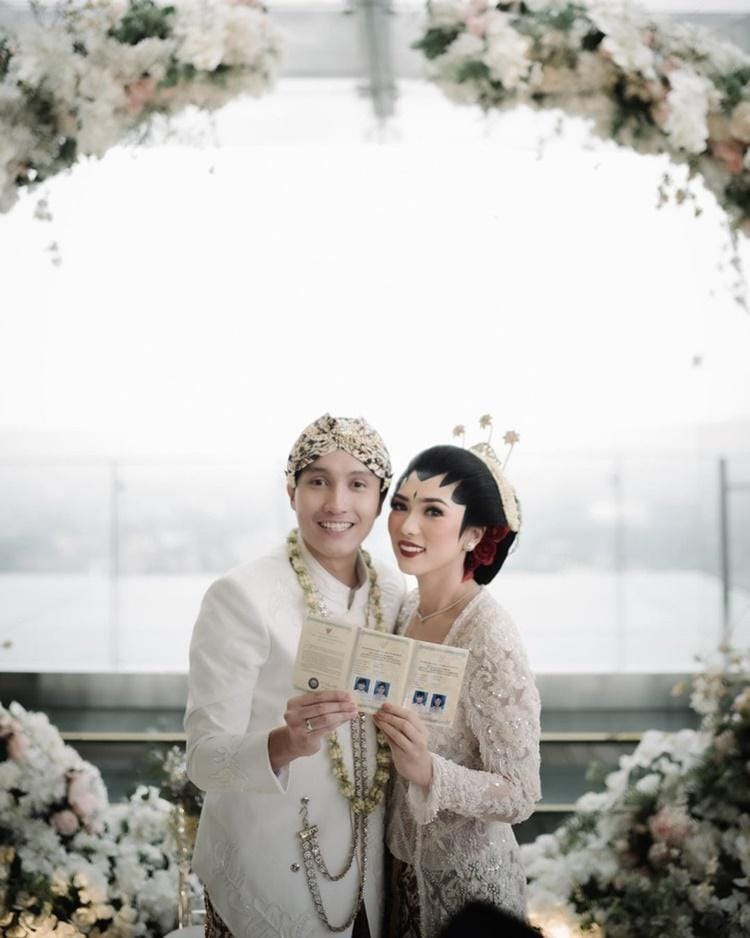 Instagram.com/isyanasarasvati