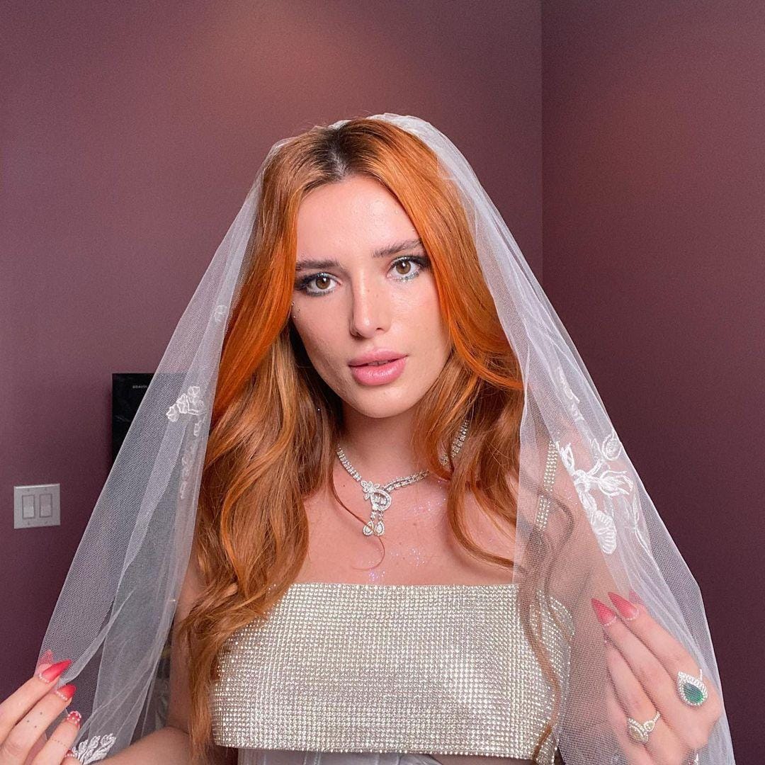 instagram.com/bellathorne/