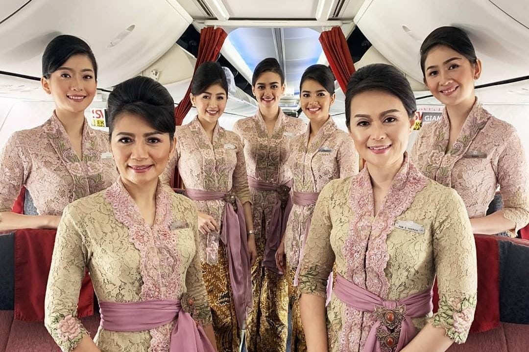 Deretan Maskapai Indonesia dengan Seragam Pramugari Termodis