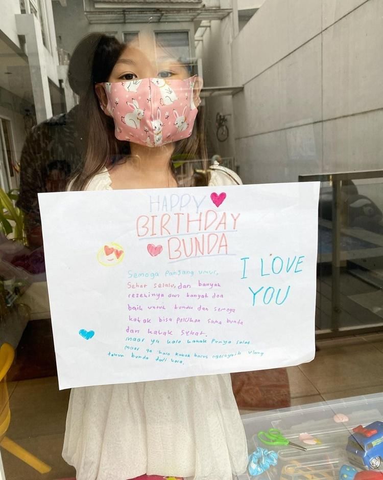 Instagram.com/revtiayunatasya