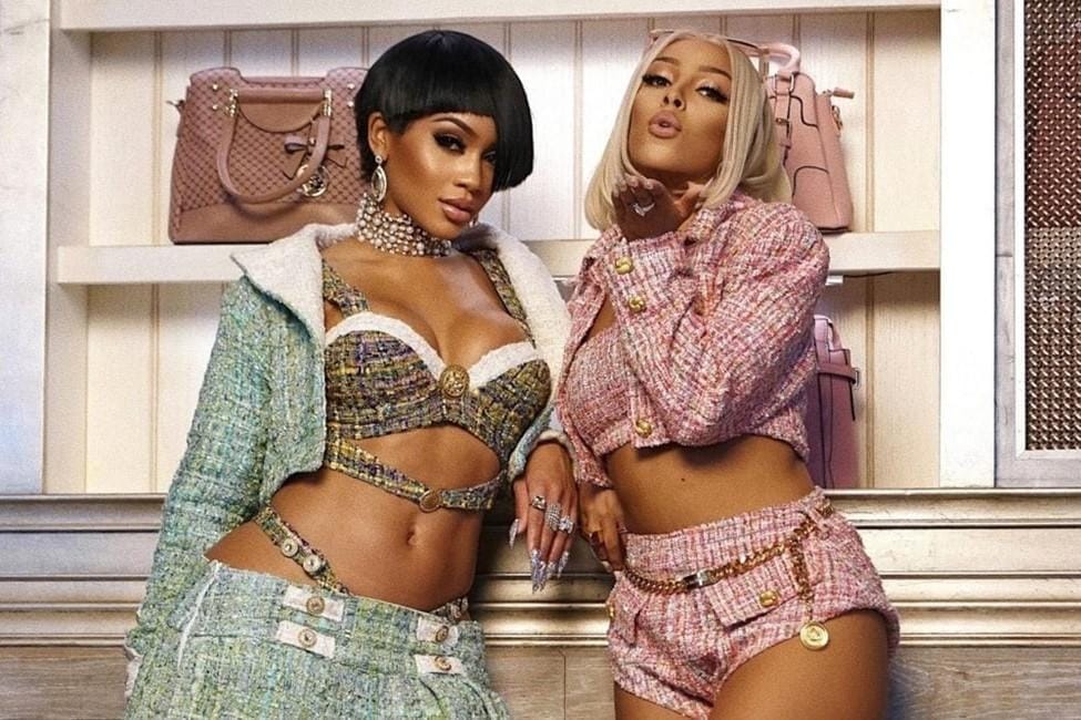 Outfit Terbaik Saweetie dan Doja Cat di Video Klip Best Friend