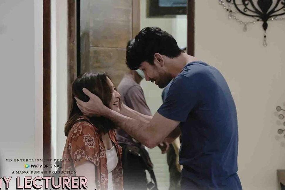 Gaya Mesra Prilly Latuconsina & Reza Rahadian di Serial Drama Terbaru