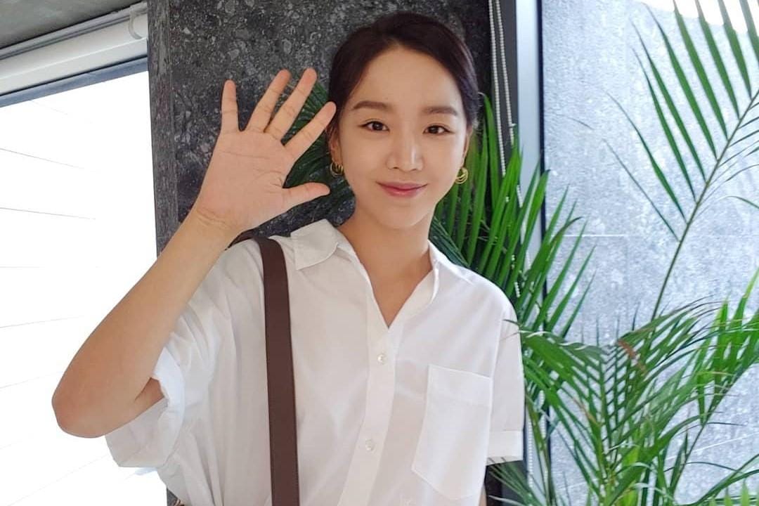 Sukses Jadi Pemeran Utama Mr. Queen, Begini Gaya Asli Shin Hye Sun