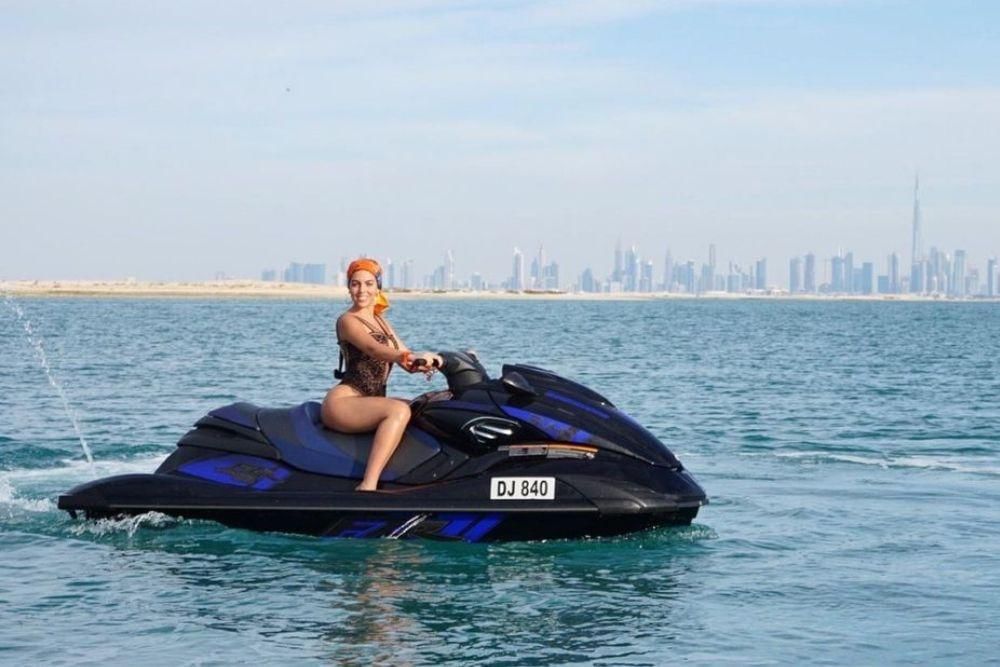 instagram.com/georginagio