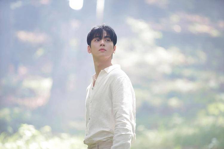 Instagram.com/eunwo.o_c