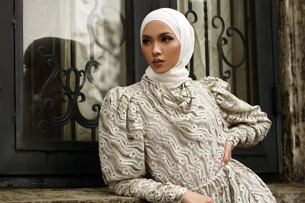 #PopbelaOOTD: Dress Manis Favorit Hijabers untuk Hadiri Pernikahan