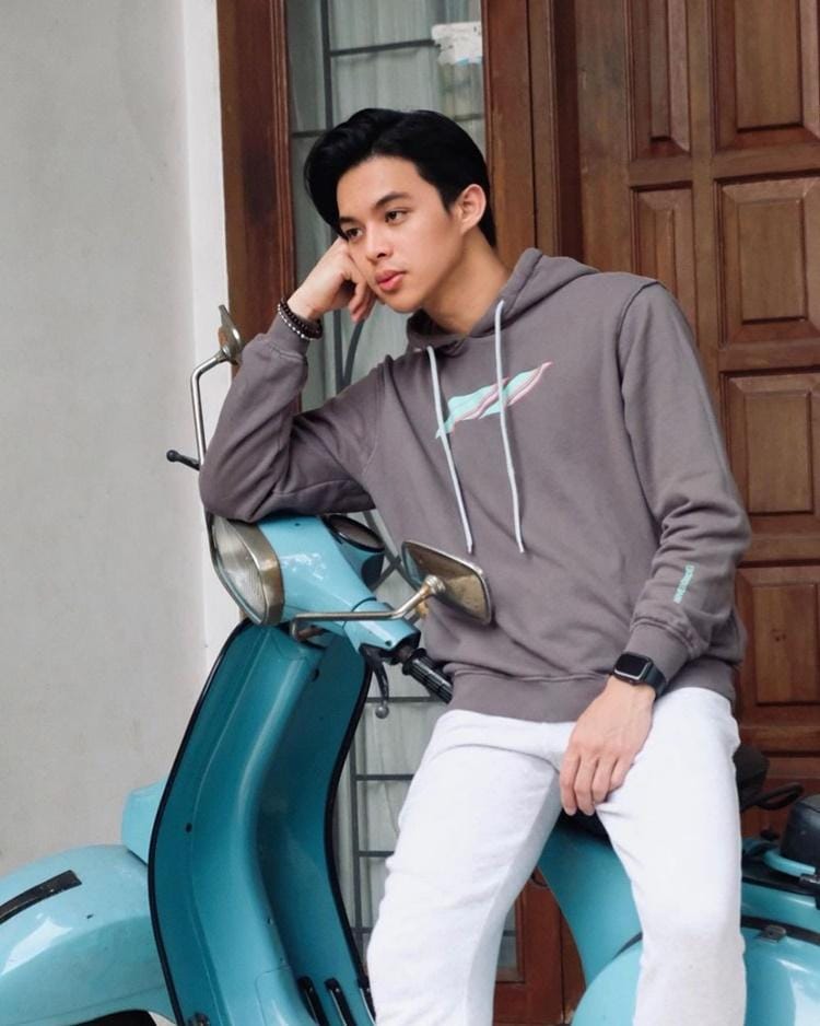 Instagram.com/rey_mbayang