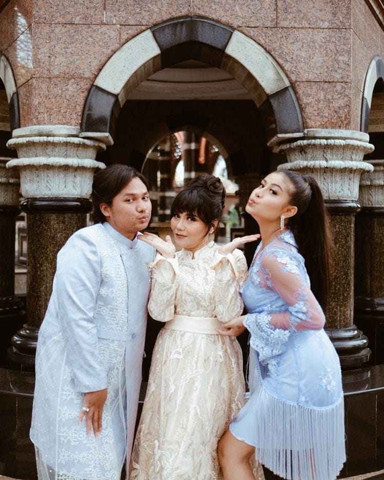 Instagram.com/awkarin