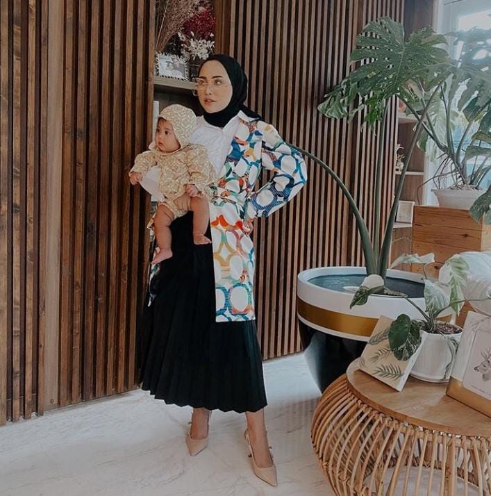 instagram.com/rachelvennya