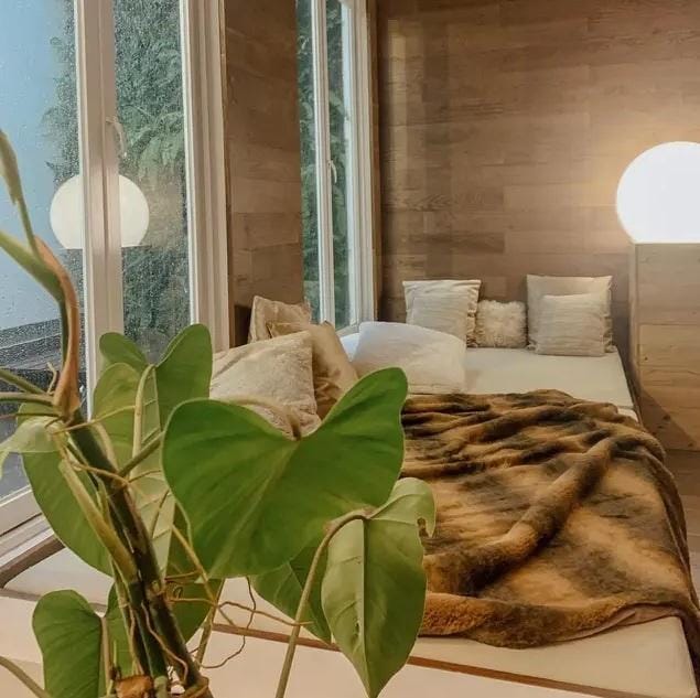 instagram.com/rachelvennya