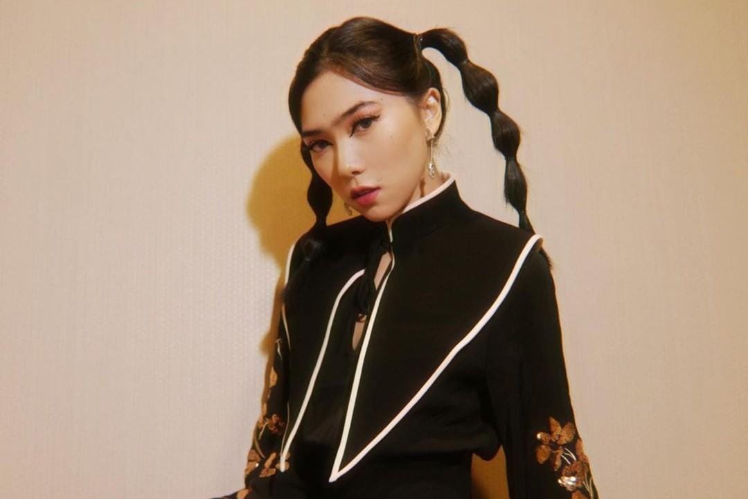 Intip Gaya Mewah Isyana Sarasvati dengan Pakaian Branded