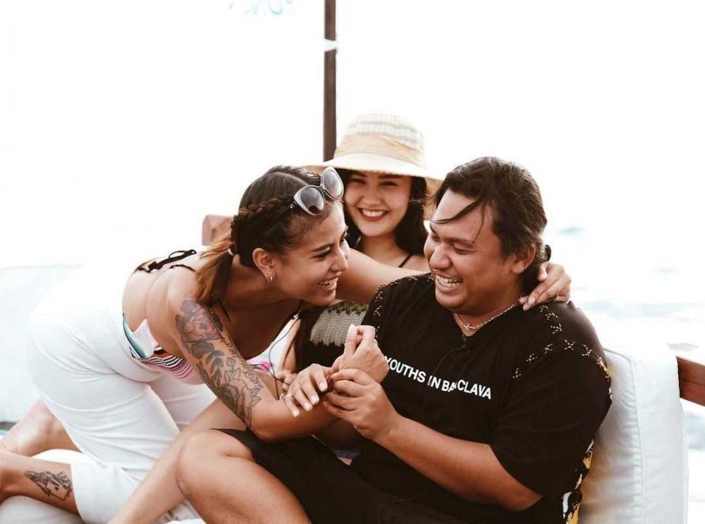 Instagram.com/awkarin