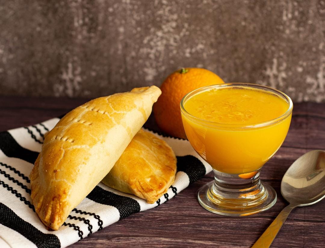 Unsplash.com/Qwabi Black