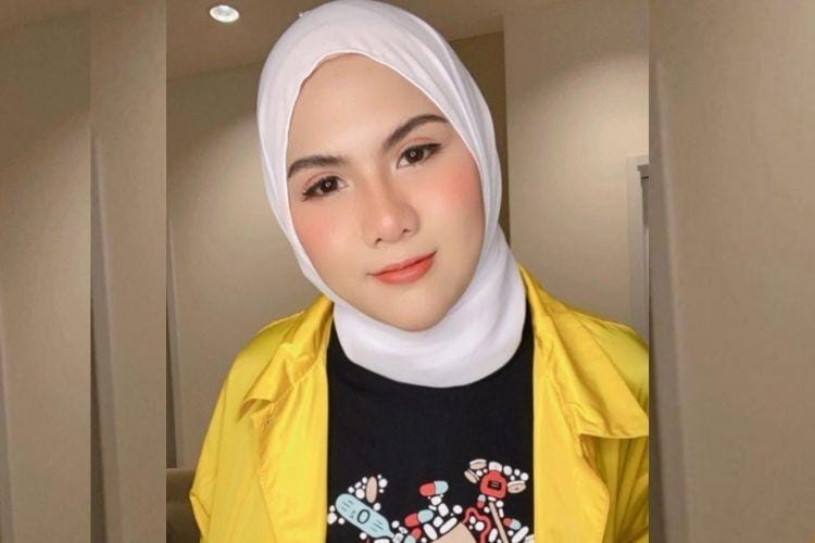 Ubah Penampilan, Begini Gaya Terkini Evelin Mantan Istri Aming