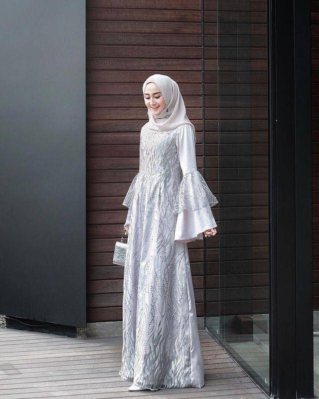 instagram.com/sittiashari