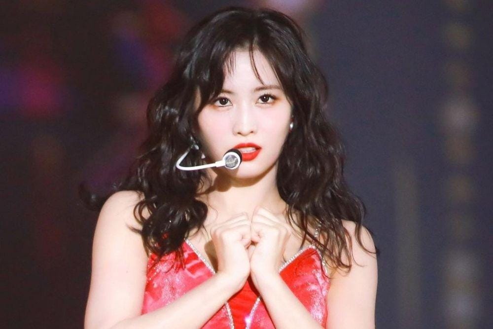 Potret Momo 'Twice', Kekasih Kim Hee Chul yang Tampilkan Tarian Seksi