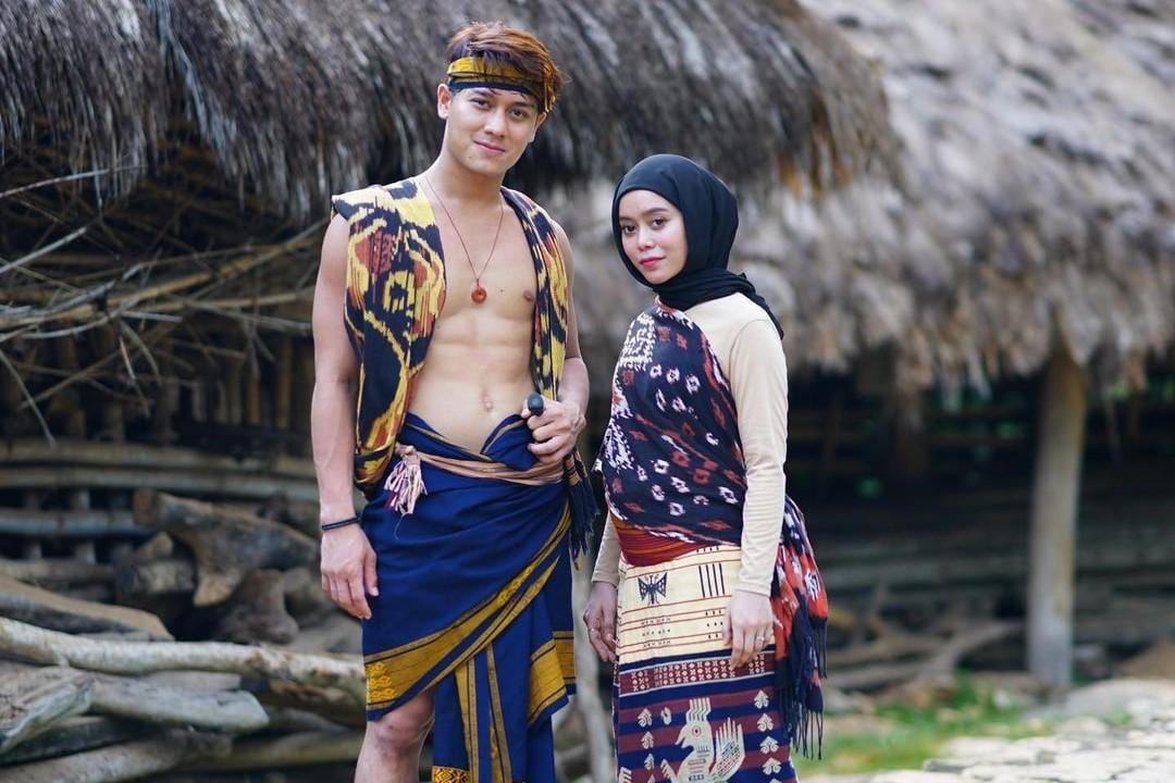 Heboh! Ini Gaya Pasangan Artis Indonesia yang Foto bak Pre-Wedding