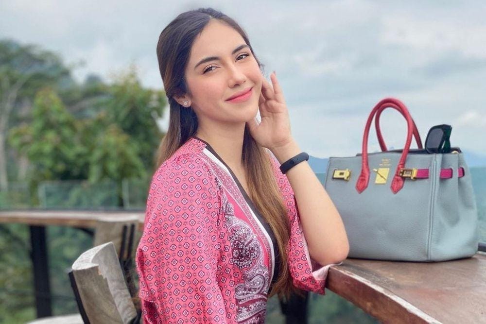 Manis Abis! 7 Potret Syahra Larez, Mantan Pacar Rizky Billar