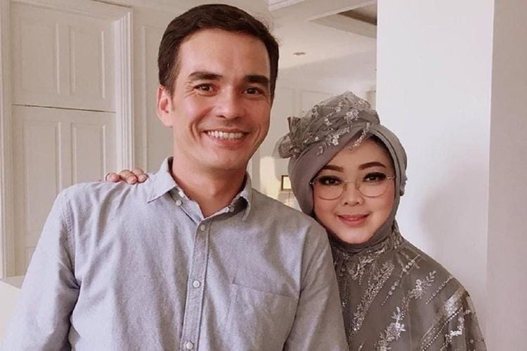 Tinggal Kenangan, 9 Momen Rina Gunawan & Teddy Syach Sebelum Berpulang