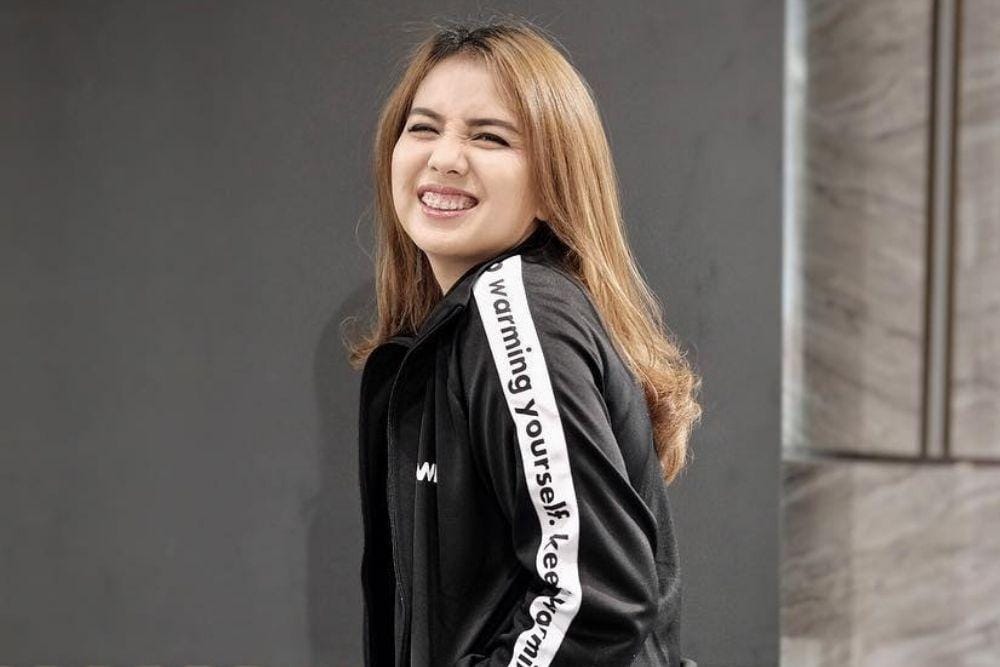 instagram.com/tya_ariestya