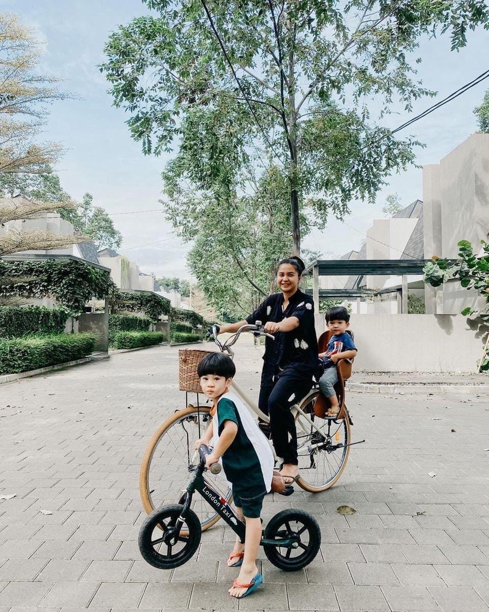 instagram.com/putrititian/