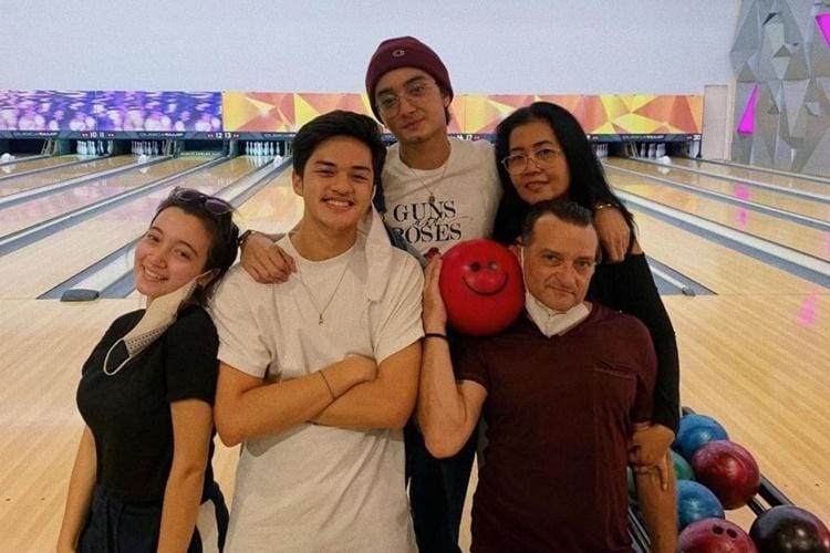 Sudah Direstui, 10 Artis Ini Tak Canggung Kumpul Bareng Keluarga Pacar