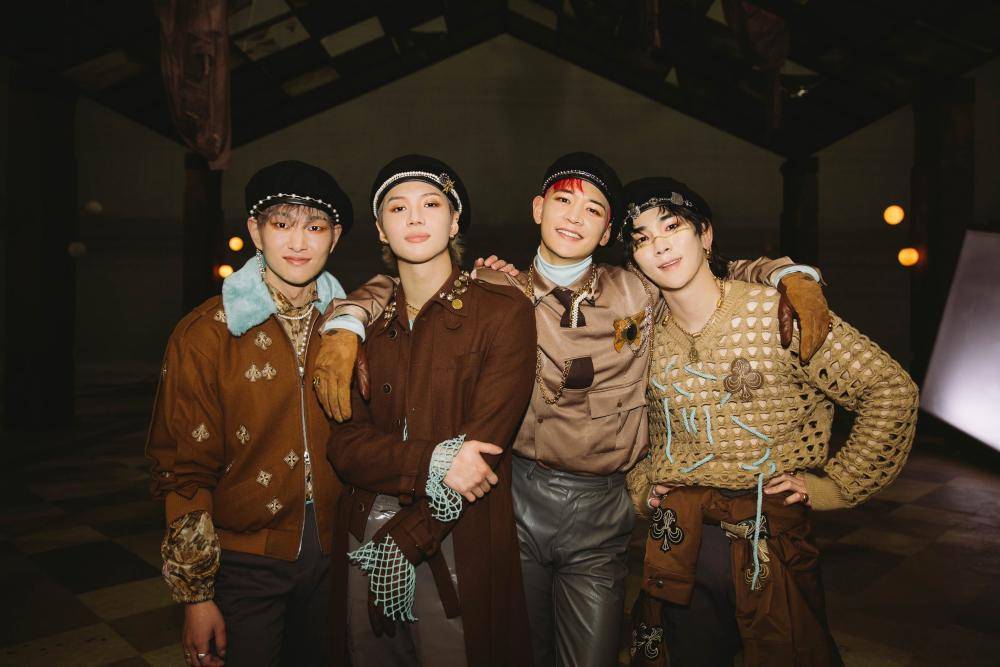 ttwitter.com/SHINee