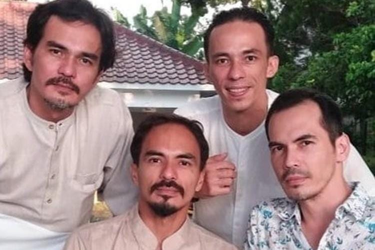 Kompak Sejak Kecil, Ini 10 Potret Harmonis Syach Bersaudara