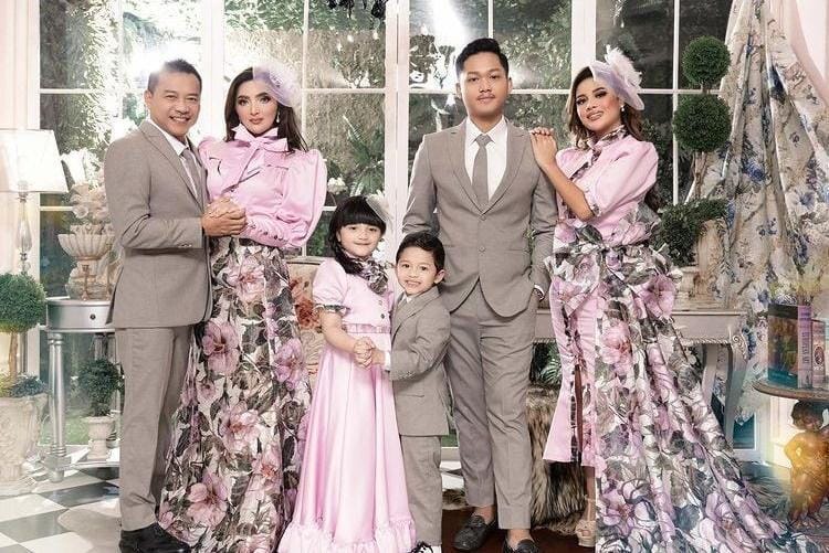 Sedih, 9 Seleb Ini Terpapar COVID-19 Bareng Anggota Keluarganya