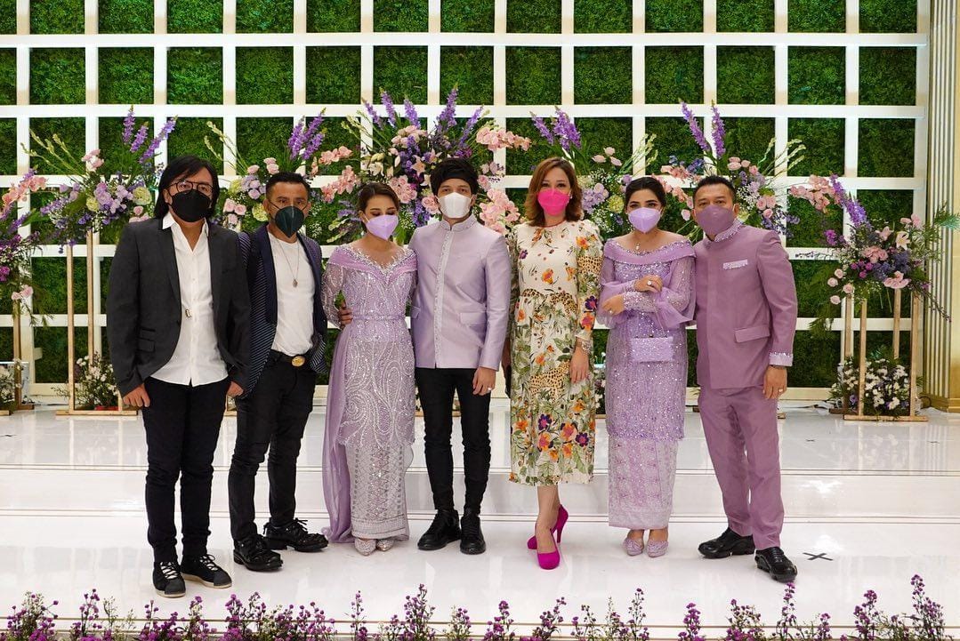 Gaya Artis Lain yang Ikut Mencuri Perhatian di Lamaran Aurel - Atta