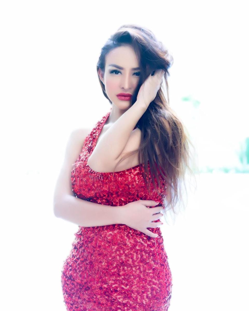 Instagram.com/queenalona_sexyangel