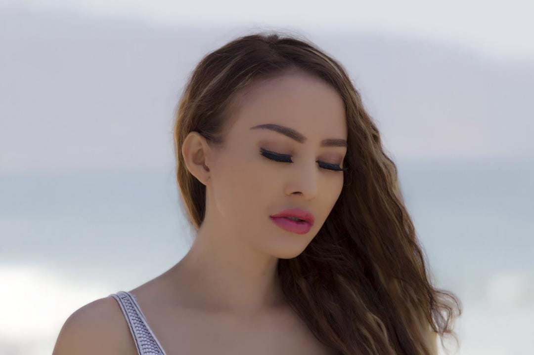 Instagram.com/queenalona_sexyangel