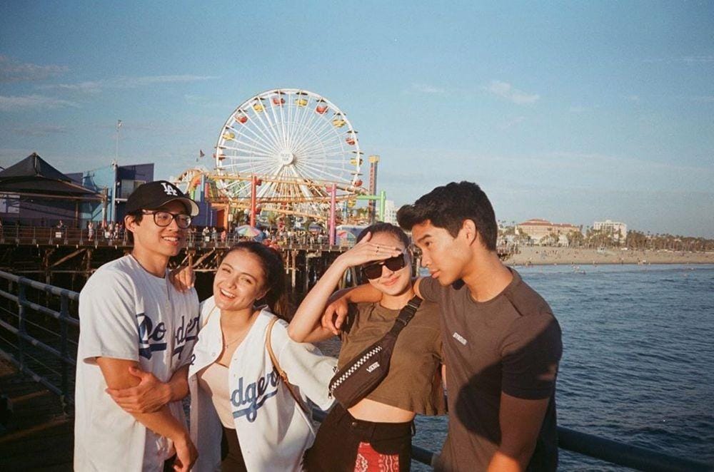 Romantis! Intip 9 Momen Seru Seleb Saat Double Date Bareng Sahabat