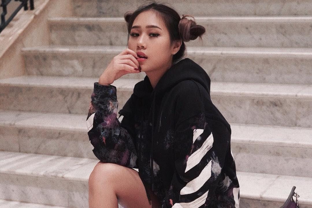 Nggak Hanya Makanan, Begini Gaya Mahal Sisca Kohl Pakai Barang Branded