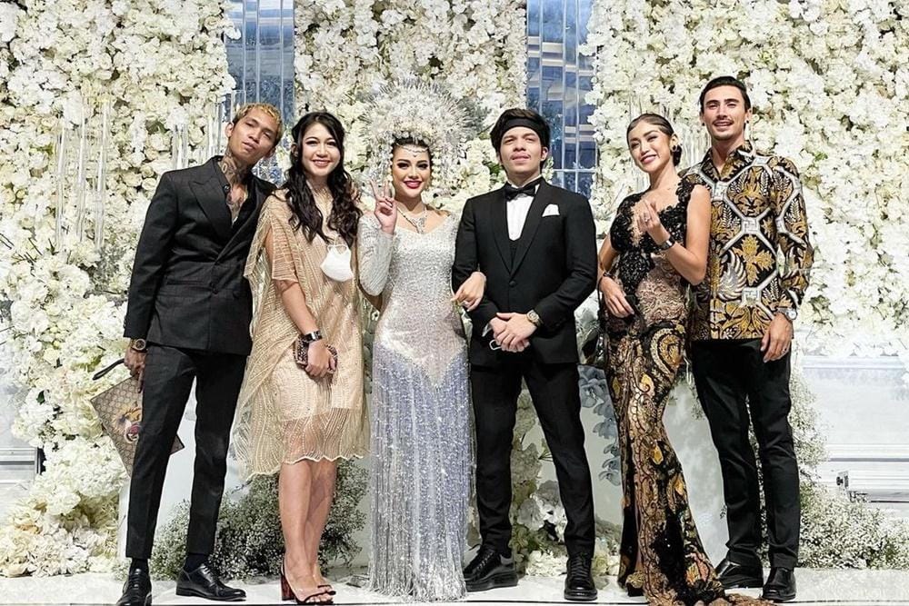 Romantis! 12 Pasangan Artis Ini Hadiri Pernikahan Atta-Aurel